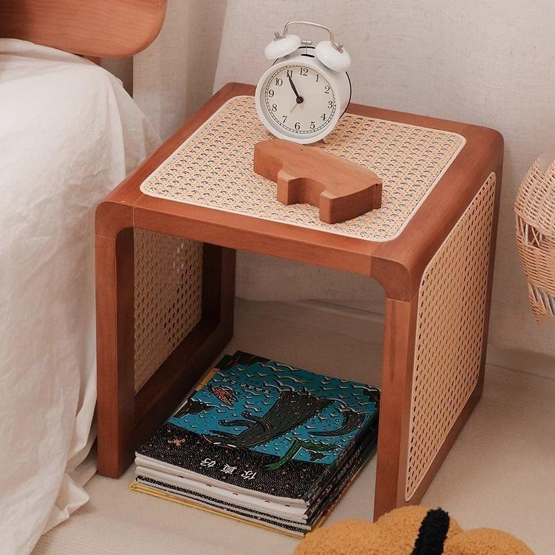Бытовой многофункциональный квадратный табурет из цельного дерева и ротанга, угловой прикроватный столик для небольшой квартиры, табурет для пеленания обуви