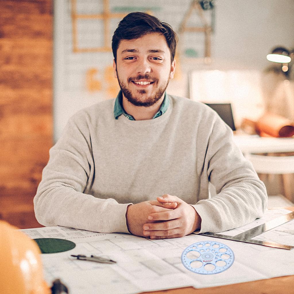 Геометрический шаблон. Пластиковая измерительная линейка. Круги. Рисунок формы. Трафареты.