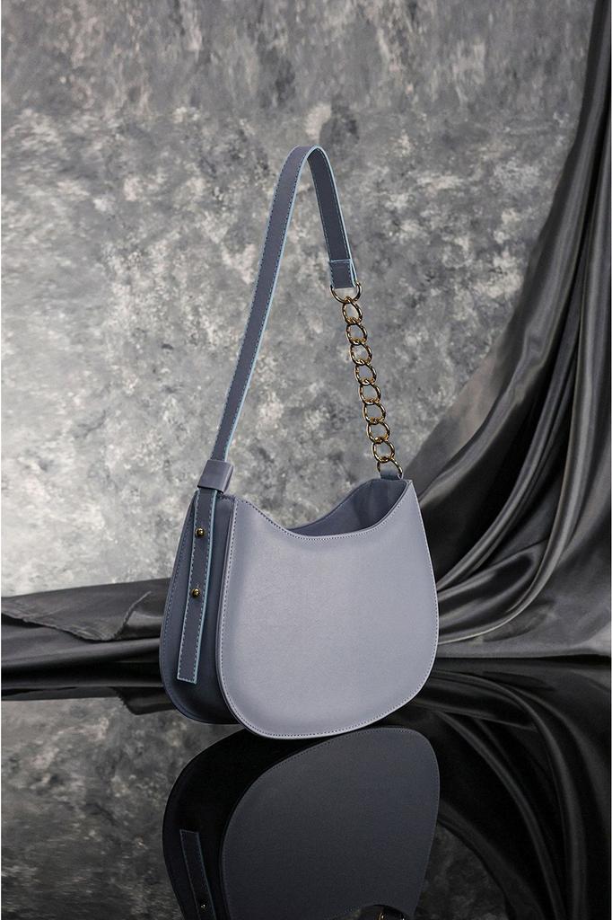 Women's Stylish and Useful Shoulder Bag Black Zippered Lined Adjustable Strap Bag