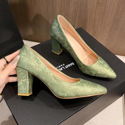 Модные роскошные атласные туфли-лодочки с вышивкой для женщин Модные туфли с острым носком на высоком каблуке для вечеринок Женские удобные туфли-лодочки на толстом каблуке с небольшой высотой каблука