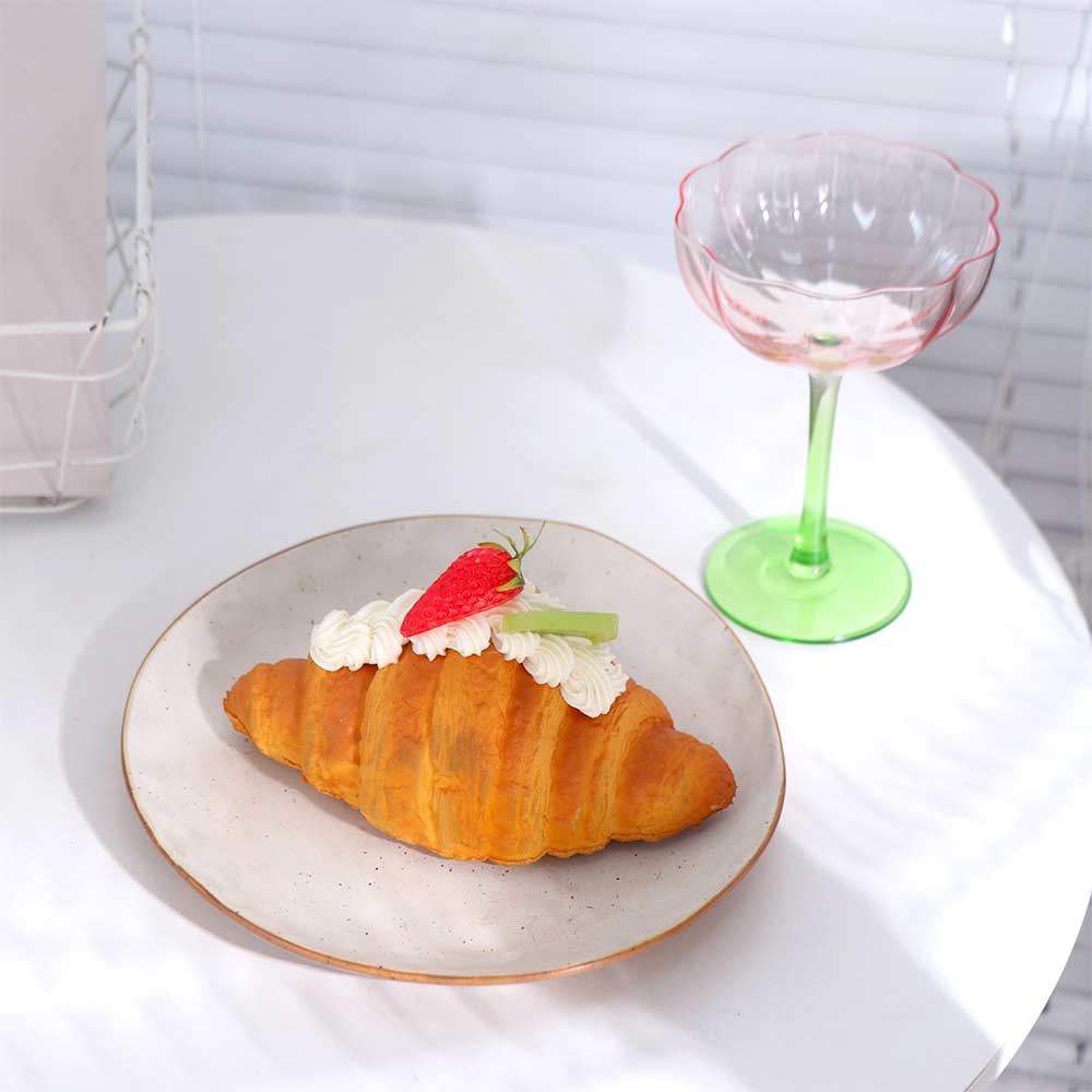 Gradient-Colored Petal Shaped Wine Glasses Crystal Ice Cream Cup Elegant Flower Shape Goblet Bar