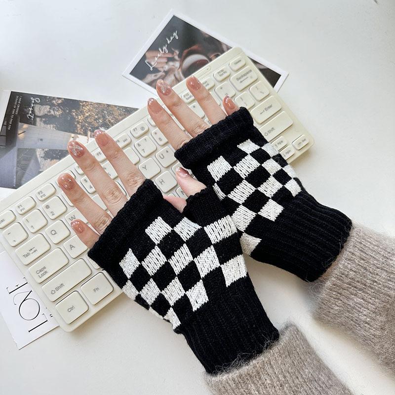 Новые черно-белые клетчатые перчатки с открытыми пальцами для пар, вязаные перчатки для печати для студентов, теплые перчатки без пальцев