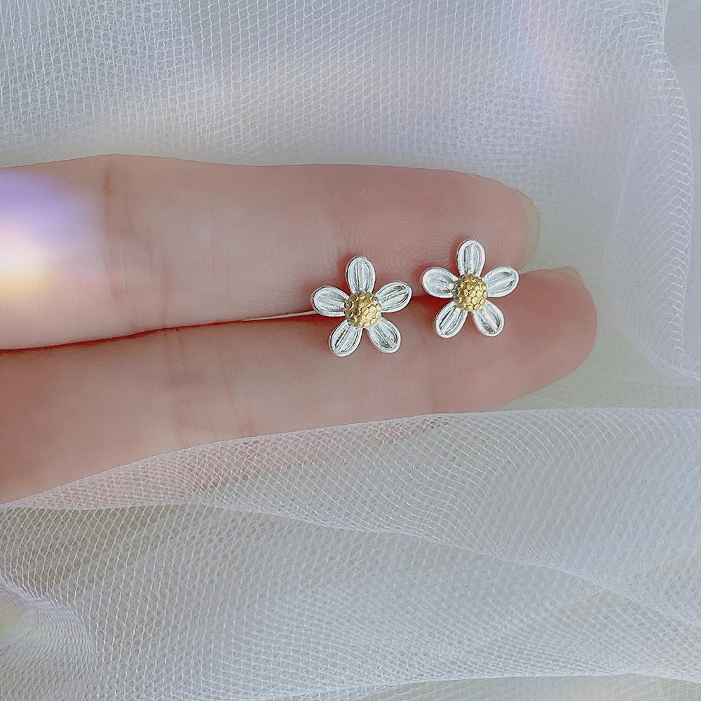 Sakura Stud Earrings Women's Simple and Small Flower Earrings Temperament Can Wear Mini Invisible At Work