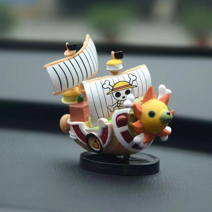 2pcs One Piece Pirate Ships Thousand Sunny Going Merry Sunny Pirate Ship Models Ornaments Ship Model Collectibles Car Decoration