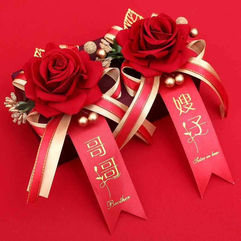 Свадебный набор бутоньерка: Бутоньерки для семьи, шаферов и подружек невесты для приветствия родителей.