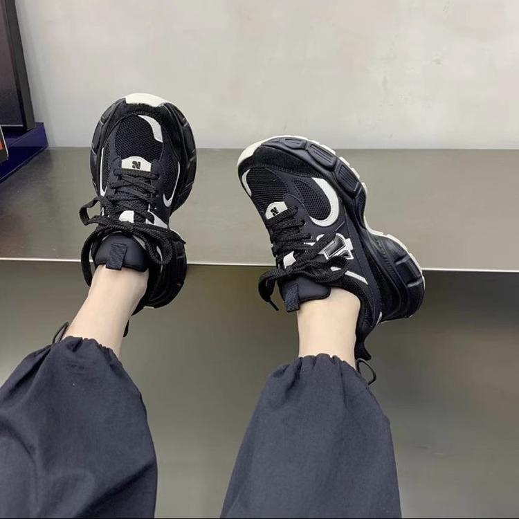 Повседневная обувь. Весенние модные кроссовки для маффинов. Универсальная обувь для папы на толстой подошве.