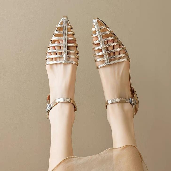 Французские нишевые сандалии-шлепанцы женские летние черные высококлассные на плоской подошве с полым верхом женские туфли ретро остроносые римские одинарные туфли