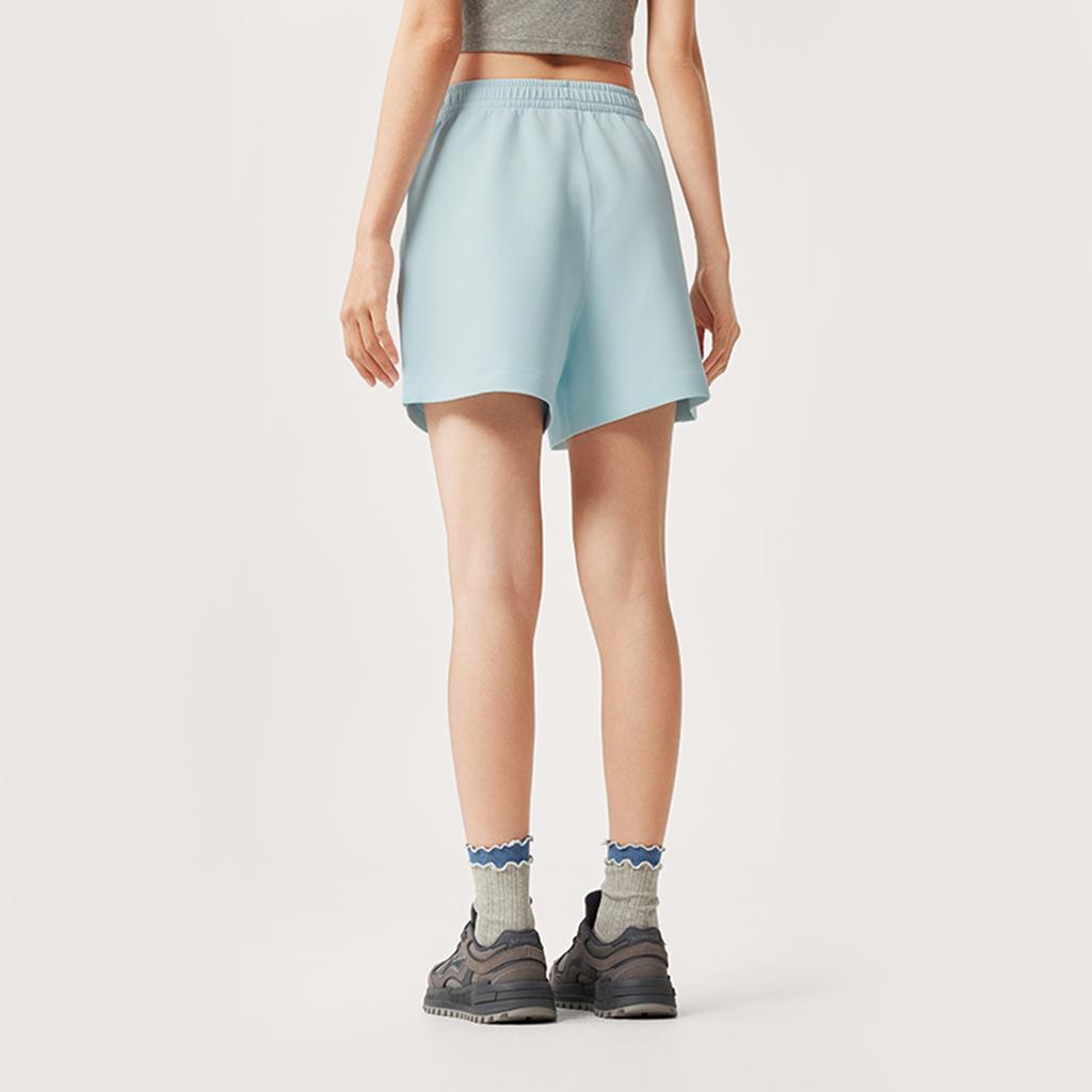 Li Ning Sports Trend Series Однотонные Шорты средней посадки Дышащие Универсальные Прямые Повседневные Женские шорты Светло-голубой AKSV178-1