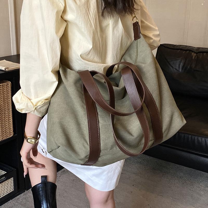 New Large Capacity Canvas Shoulder Bag Versatile Texture Crossbody Bag for Women Casual Commuter Tote College Student Class Bag