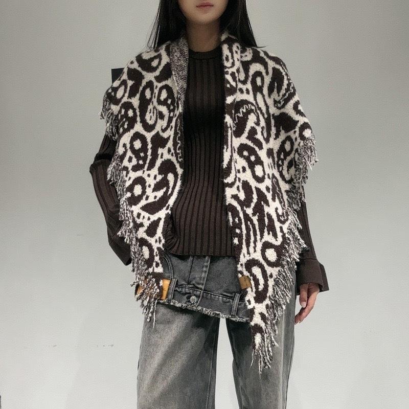 New Tassel Scarf for Women Leopard Print Autumn and Winter New Wool Blended Triangle Scarf Shawl Retro Fashion Shawl