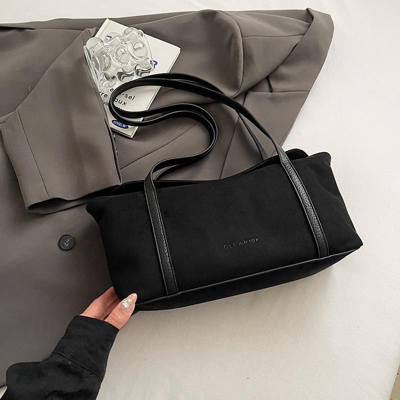 Осенне-зимняя замшевая сумка женская 2025 новая для通勤, универсальная, для работы, нишевая, одноплечевая, подмышечная сумка-подушка