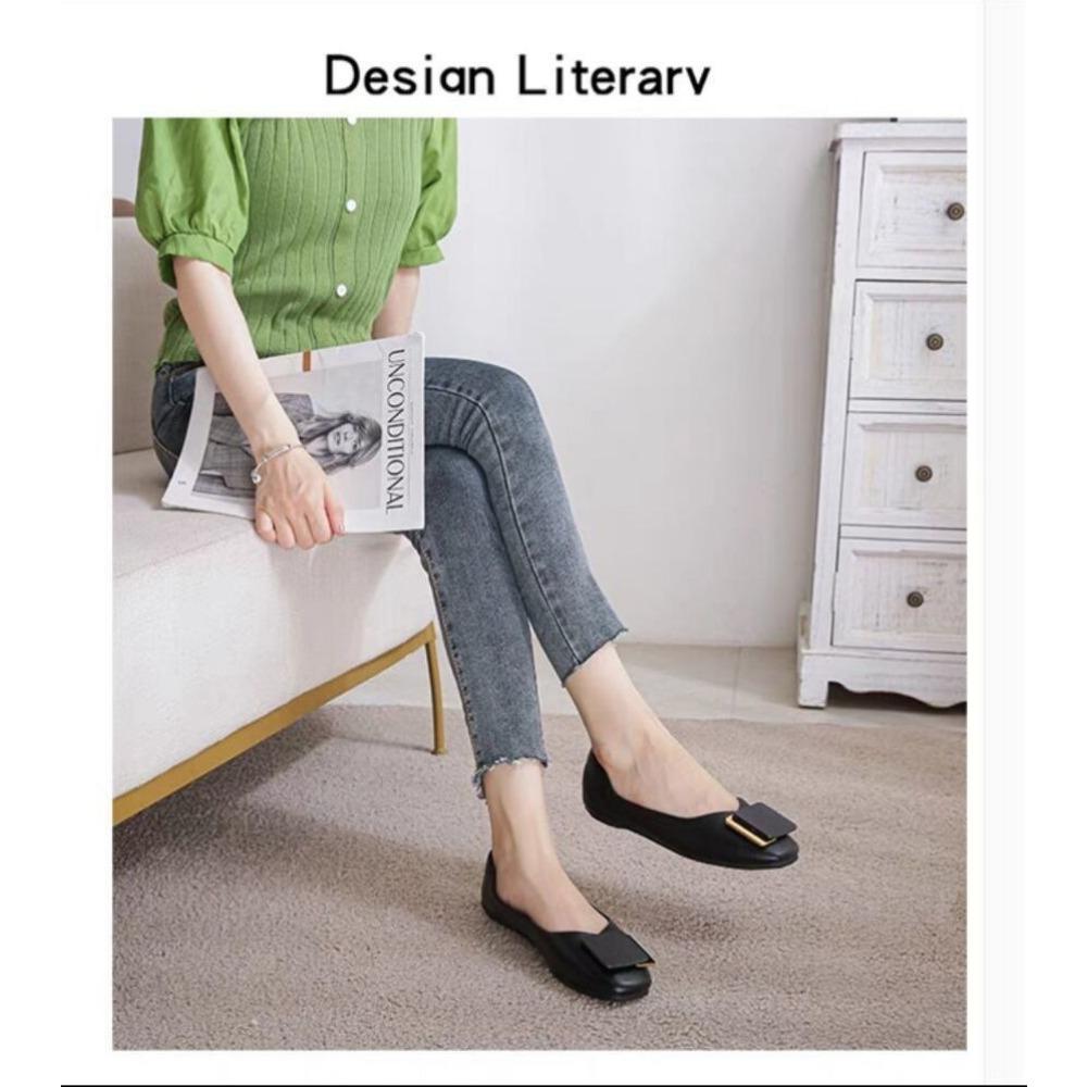 Flat Sole Single Shoes for Women with Small Leather Solid