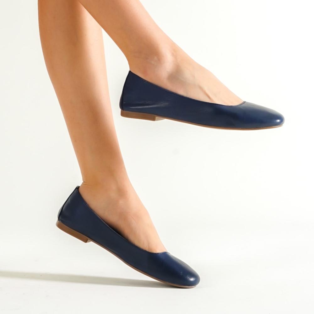 Темно-синие женские кожаные туфли на плоской подошве из натуральной кожи