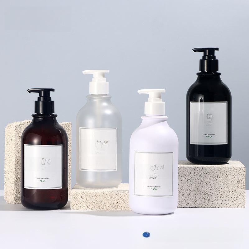 Пластиковые бутылки ПЭТ: Бутылки с дозатором для геля для душа объемом 500 мл, очищающего средства для лица объемом 300 мл, дезинфицирующего средства для рук и лосьона.