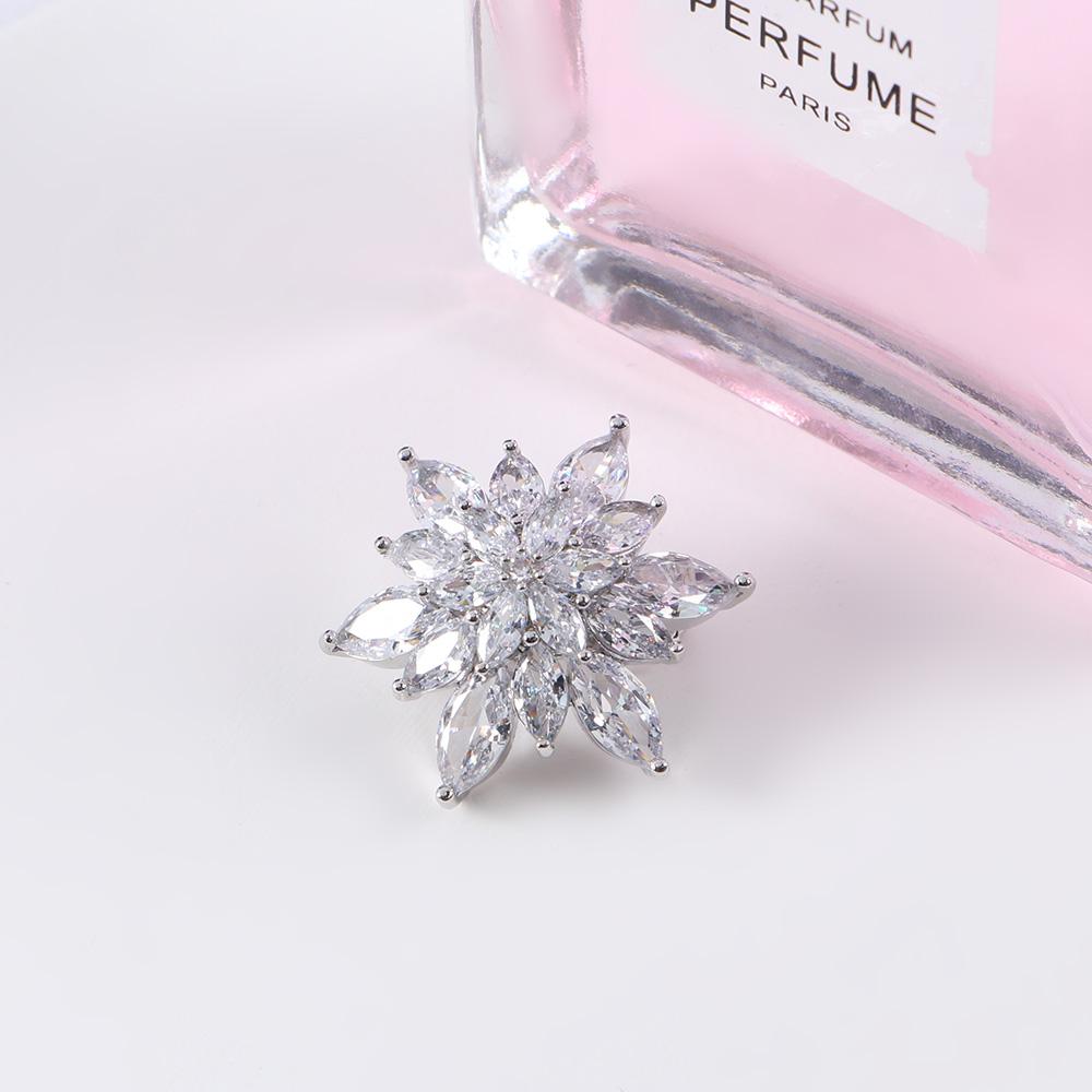Christmas Snowflake Rhinestone Women Brooch Pins Fashion Accessories Zircon Brooches Women Jewelry