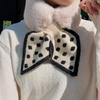Вязаная шаль из искусственного меха для женщин — мягкий и теплый зимний шарф с запахом на шею и узором в виде креста в горошек