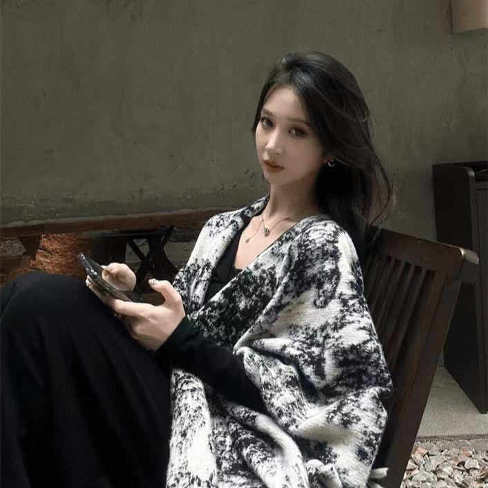 Women's Retro Ink Painting Tassel Cape Shawl - Double-Sided, Loose-Fit Autumn Outerwear.