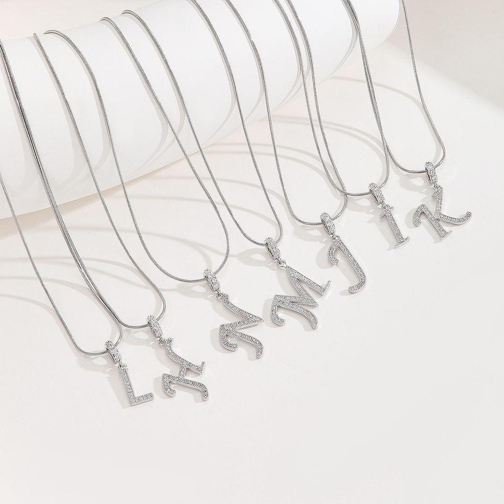 Королевский двор - Ожерелье в стиле «Дрянные девчонки» - Набор подвесок: Крест, Корона и Римская цифра, полностью покрытых цирконием - Роскошный позолоченный медный чокер для женщин