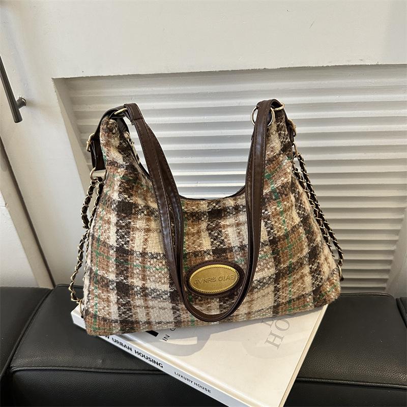 Большая вместительная сумка для женщин на осень и зиму, новая шерстяная клетчатая сумка через плечо в стиле ретро, повседневный универсальный нишевый рюкзак