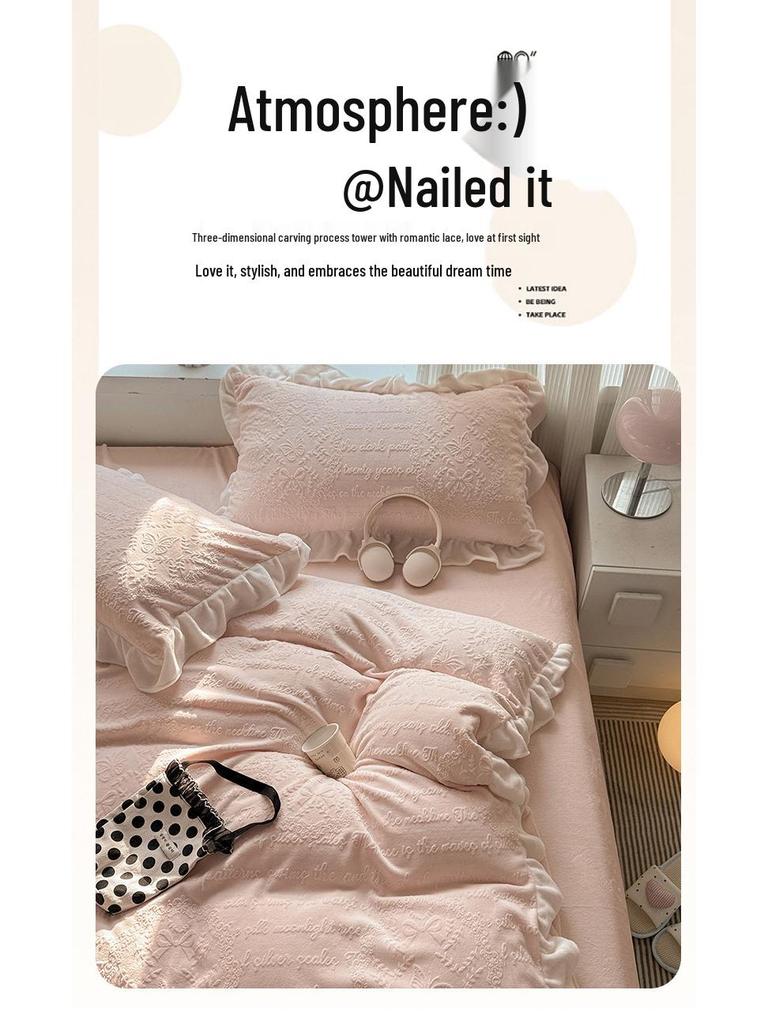 Комплект из 4 предметов класса А из молочного бархата с кружевом для зимы: Мягкий, двухсторонний коралловый флис кремового цвета