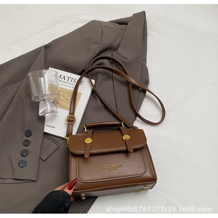 This Year's Popular Bag Women's Spring and Summer 2025 New Korean Version Messenger Bag Is Popular, Super Popular Portable Cambridge Bag Tide