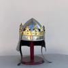 Ручной стальной шлем короля с латунной короной, подставка для демонстрации в комплекте