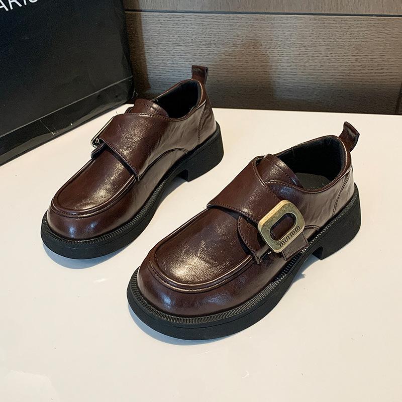 Маленькие кожаные туфли женские в британском стиле 2025 новая весна и осень универсальная юбка jk одинарные туфли платформа лоферы на одном педале