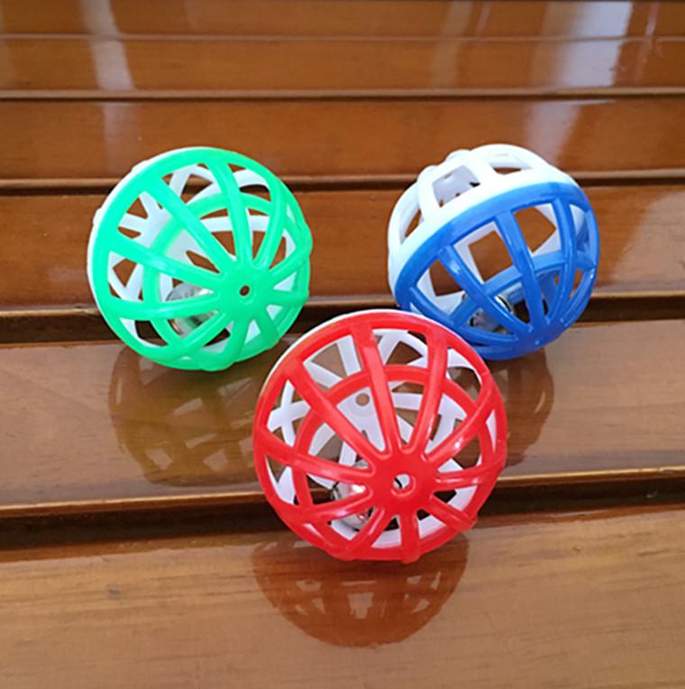 Dual-Color Bell Toy Ball for Hamsters, Chinchillas, Cats, and Dogs - 4CM Round Plastic Design
