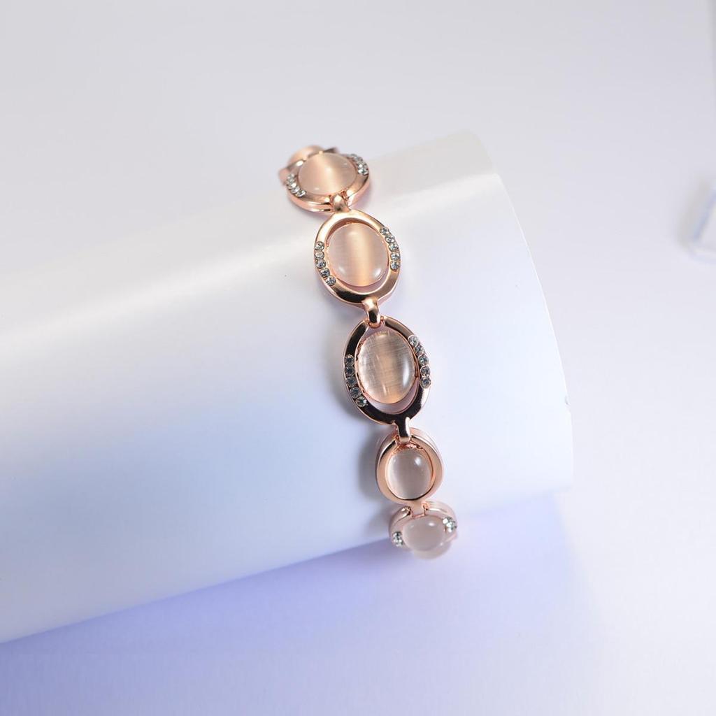 Женский браслет из розового золота 18 карат с камнем «кошачий глаз»