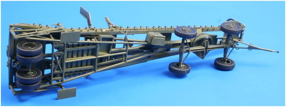 Special Hobby German Rocket Trailer with Lifting Equipment Plastic Model SHA7212 1/72 V-2