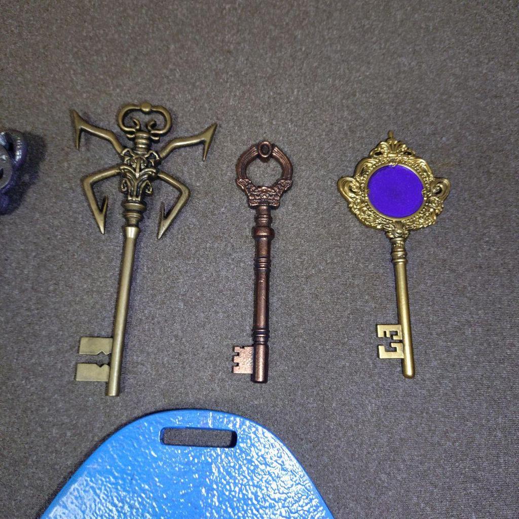 [USED] Resident Evil 4 Key Resident Evil Figure