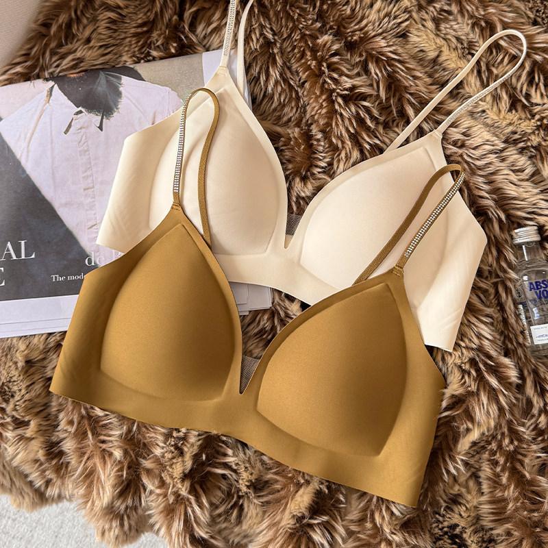 Thin and seamless underwear, women gather small breasts, close sub-breasts, anti-sagging bra, thin flash shoulder straps, French triangle cup