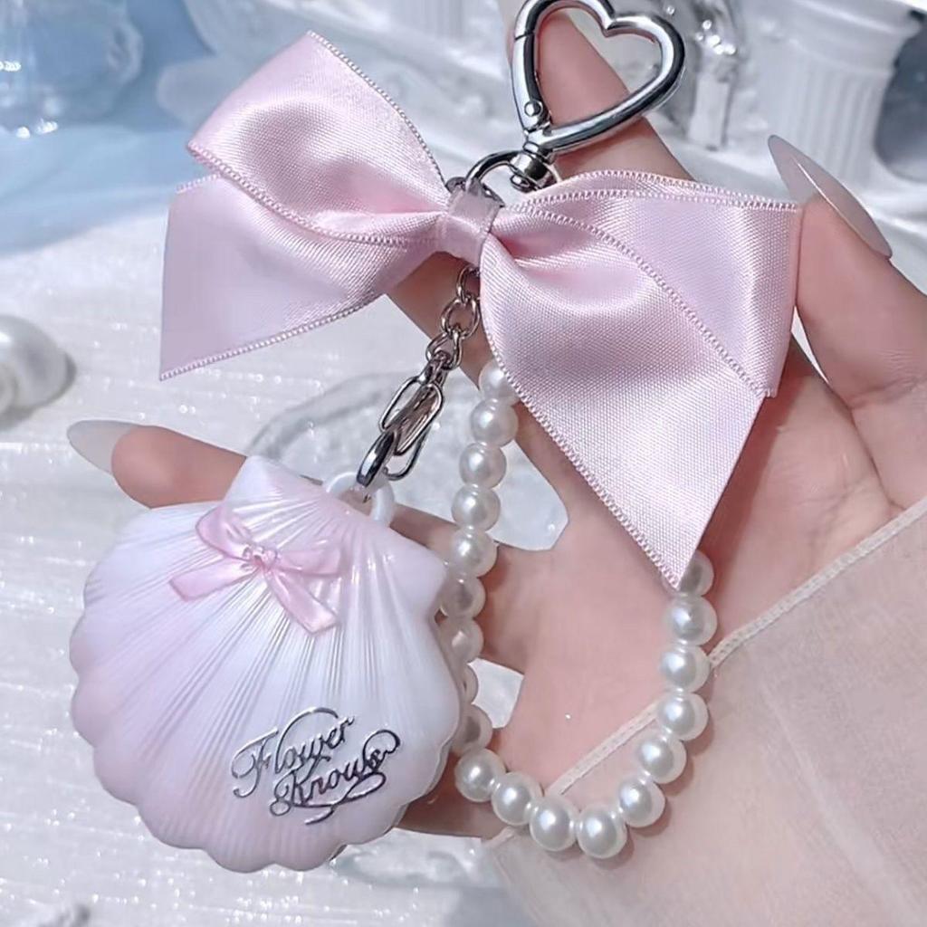 Flower Knows Pearl Satin Blush, Lip Glaze, Eyeshadow, Highlighter, Under-eye Pen, Perfume, Color Correcting Emulsion.