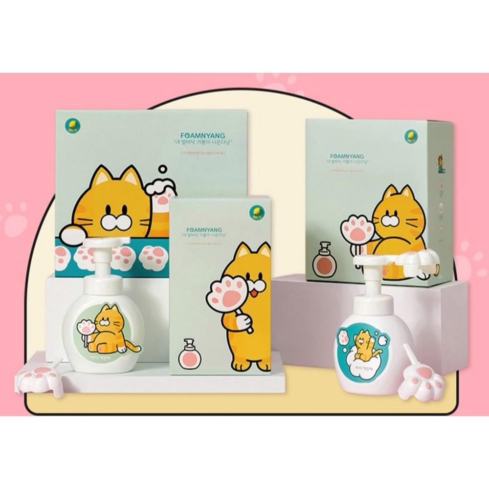 Пена для мытья рук Kids Clean Cat с ароматом лимона 2 шт. + сменный блок 200 мл 2 шт. + пенный инструмент 2 шт. + пенная наклейка Cat 2 шт., 250 мл, 1 набор