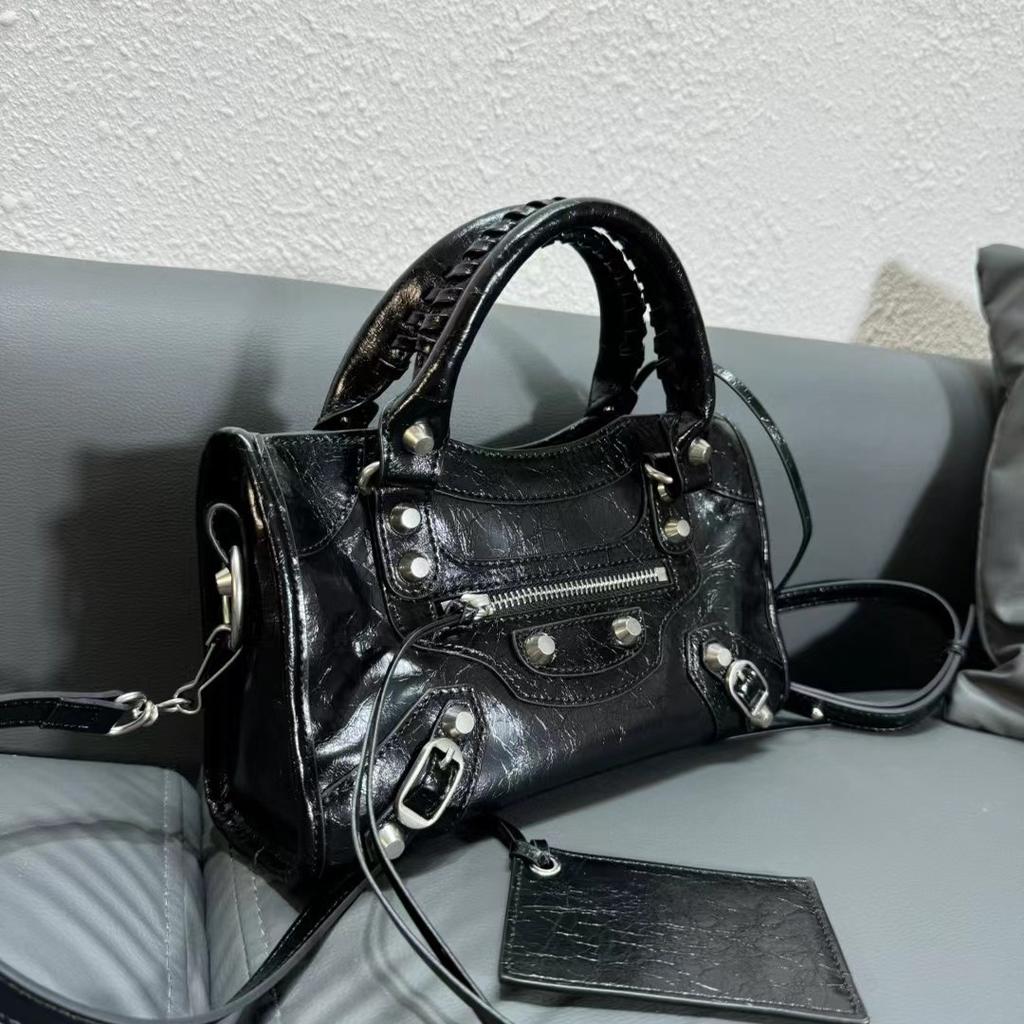 Oil Wax Leather Handbag New Motorcycle Retro Black Handbag Texture Fashionable Single Piece Crossbody Bag Genuine Leather