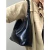 IELGY Retro Simple Commuter Tote Bag Portable One-Shoulder Underarm Female Bag