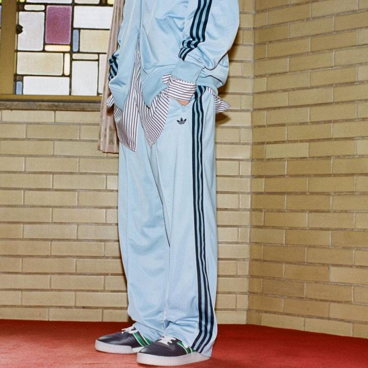 adidas Оригинальные спортивные брюки унисекс с принтом логотипа Trefoil однотонные, прямого кроя, светло-голубые IK9154