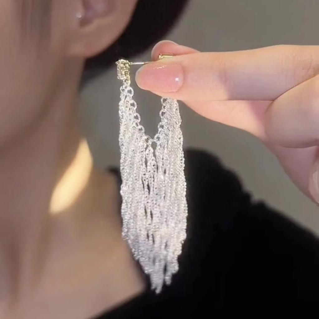 Длинные серьги с кисточками — модные, изысканные, индивидуальные, трендовые и женственные