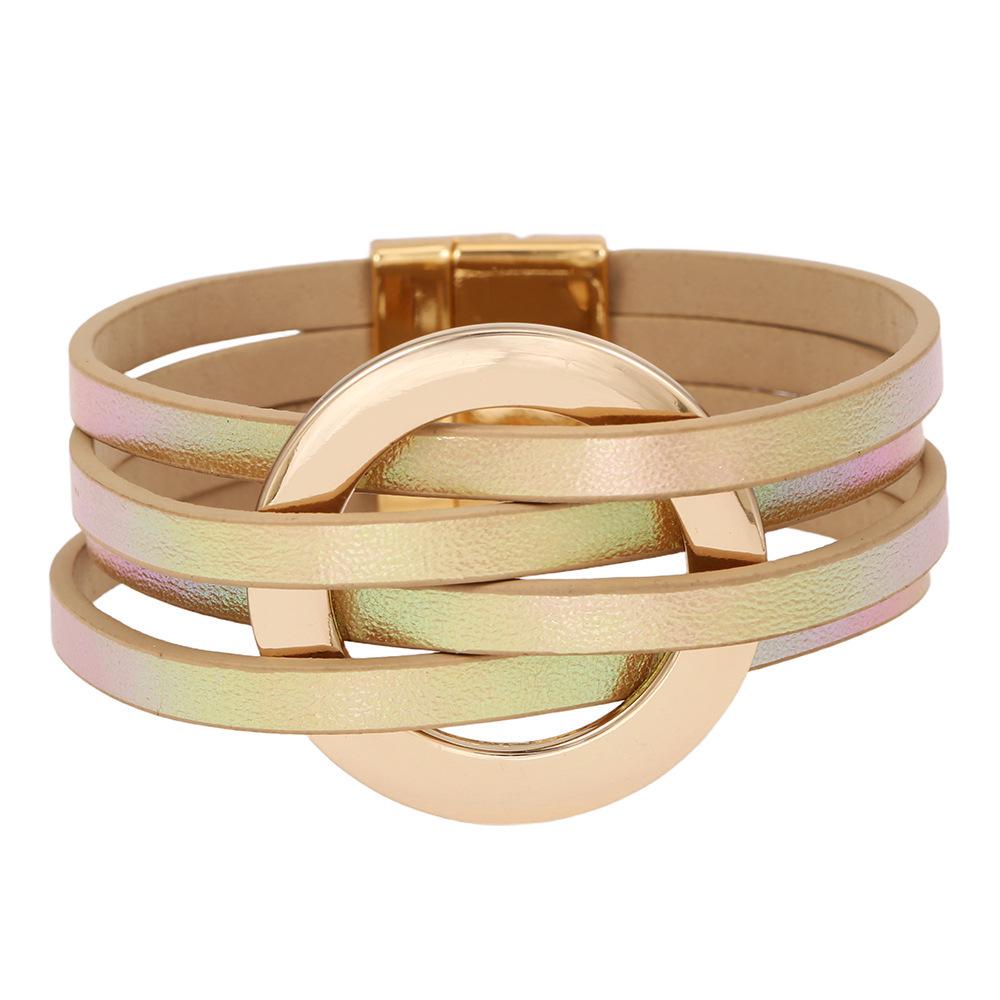 Женский многослойный кожаный браслет в европейском и американском стиле с большим металлическим манжетным кругом.