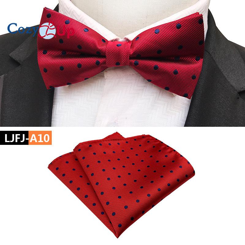 Костюм-двойка с галстуком-бабочкой и нагрудным платком с узором пейсли