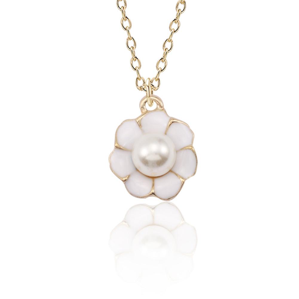 Women Delicate Seven-leaf Cartoon Flower Hanging Pendant Wear Decoration Necklace
