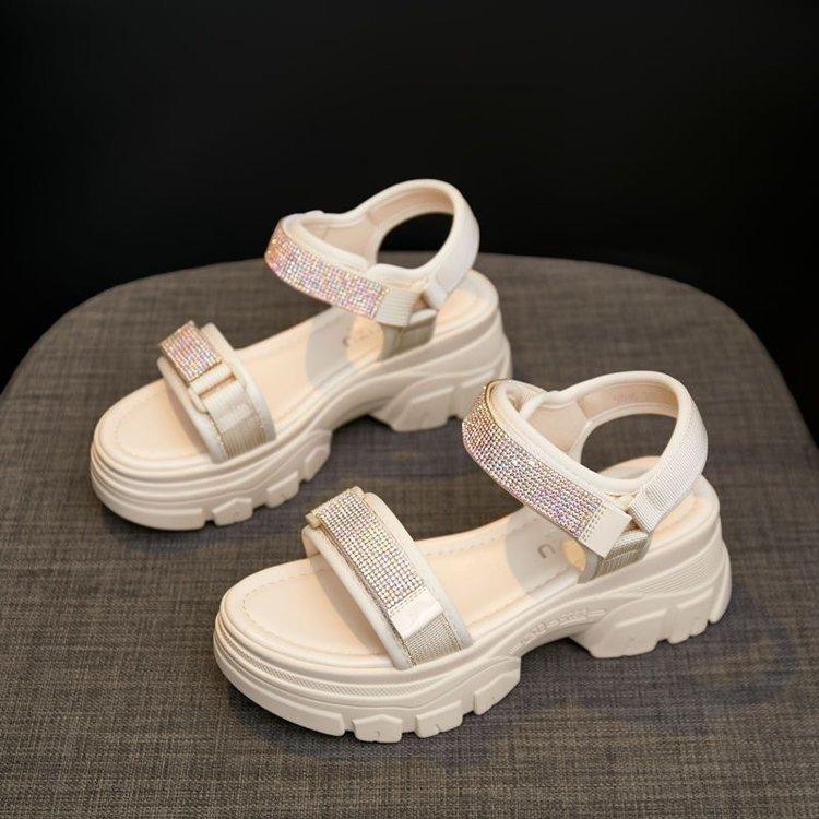 Босоножки на платформе со стразами, женские новые туфли-бублики летом 2024 года, модная верхняя одежда для увеличения роста, повседневная пляжная женская обувь