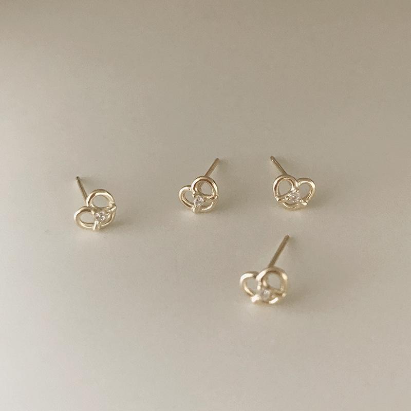 Серьги-гвоздики Love, женственность, простые серьги-сердечки в стиле ниши