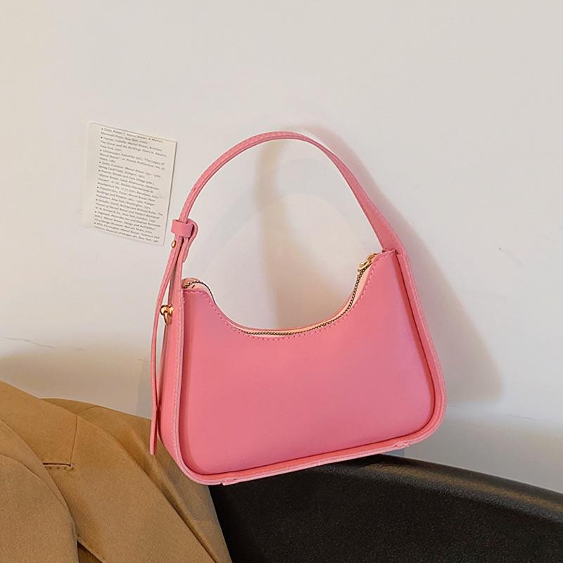 Fashionable Medium-sized Crossbody Bag With Magnetic Closure For Everyday Use