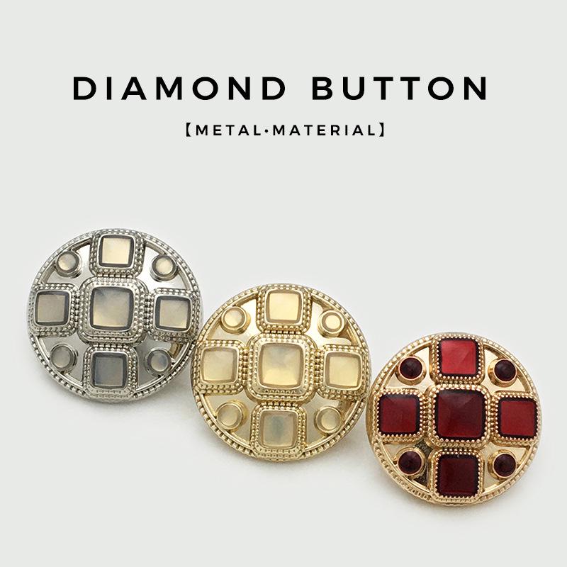 Пиджак с круглыми металлическими пуговицами и меховой отделкой - женский свитер-пальто