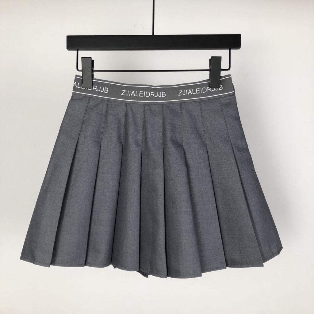 Мини-юбка в японском стиле с завышенной талией и складками — универсальная женская мода на весну/осень