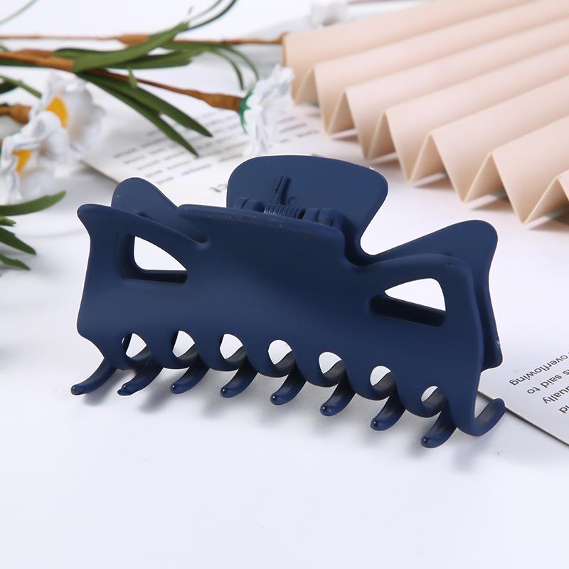 Korean-Style Geometric Hair Clips: Large Size, Versatile Hollow Ponytail & Grab Clips for Women