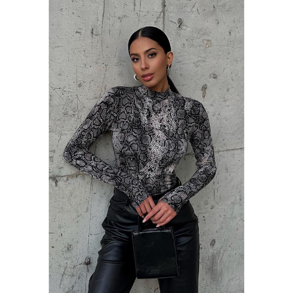 Женское черное боди с деталями на пальцах