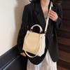 Корейская версия премиальной текстуры повседневная сумка-ведро 2025 весна новая нишевая мода большая вместимость портативная сумка-мессенджер