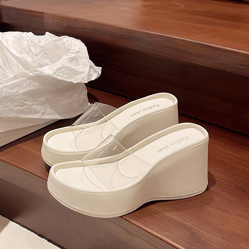 Мода 2025 Лето Новые Шлепанцы на Толстой Подошве и Высоком Каблуке для Женщин Модные Прозрачные Губчатые Универсальные Пляжные Шлепанцы Сандалии